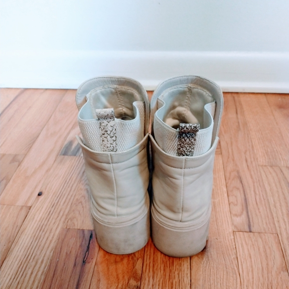 Qupid cream military style ankle boots with small platform.  Has some scuffs on - Picture 5 of 8